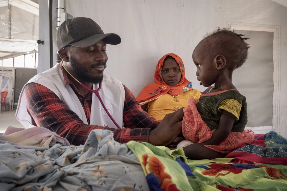 Direkte Hilfe für Kinder in einem Spital in Tschad Sudanesisches Kind wird in einem Spital in Tschad behandelt - Soforthilfe ist möglich dank Spenden.