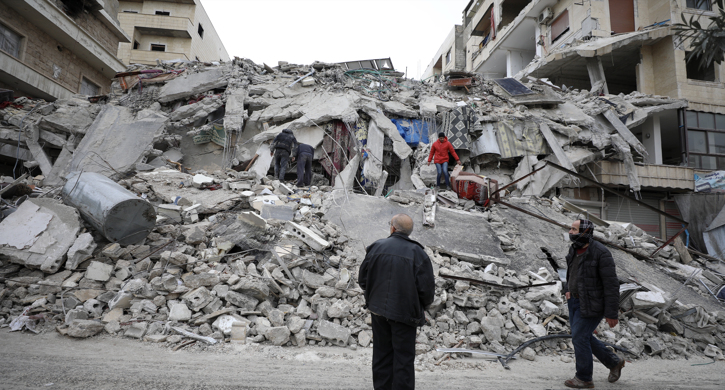 Nothilfe nach dem Erdbeben in Türkei und Syrien benötigt. Menschen stehen nach dem Erdbeben in der Türkei/Syrien vor dem Nichts und sind auf Soforthilfe angewiesen.